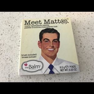 Meet Matte Eye Shadow palette